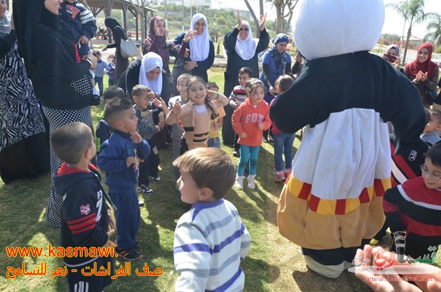 فيديو: صف الفراشات يطير كالفراشات في احضان منتزه عبد الكريم قاسم 